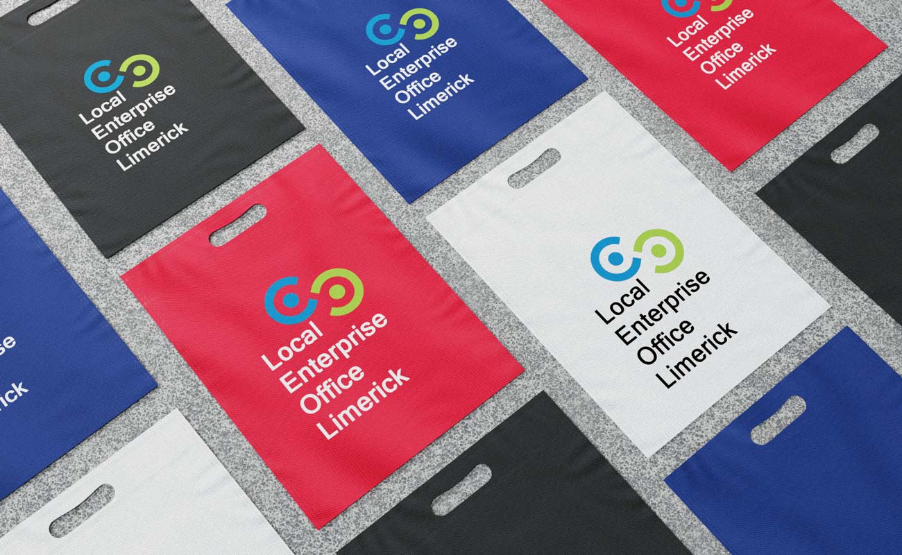 Compact - Salgsfremmende Die Cut Handle Bags gallery thumbnail