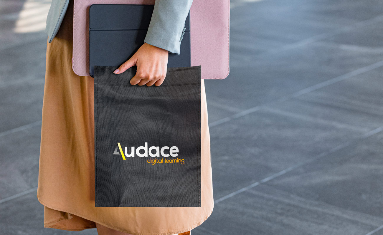 Compact - Tilpassede Die Cut Non Woven Vesker gallery thumbnail