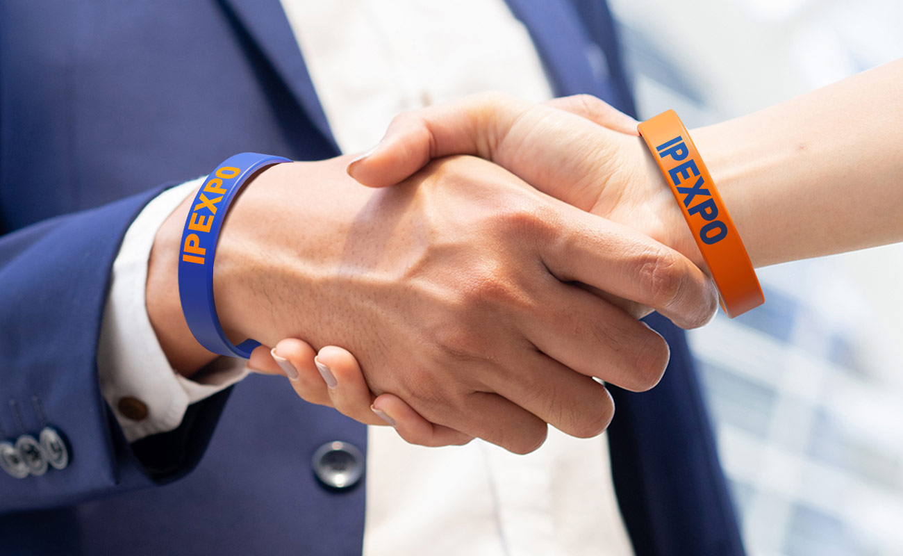 Revo - Egendefinerte Silikonarmbånd gallery thumbnail