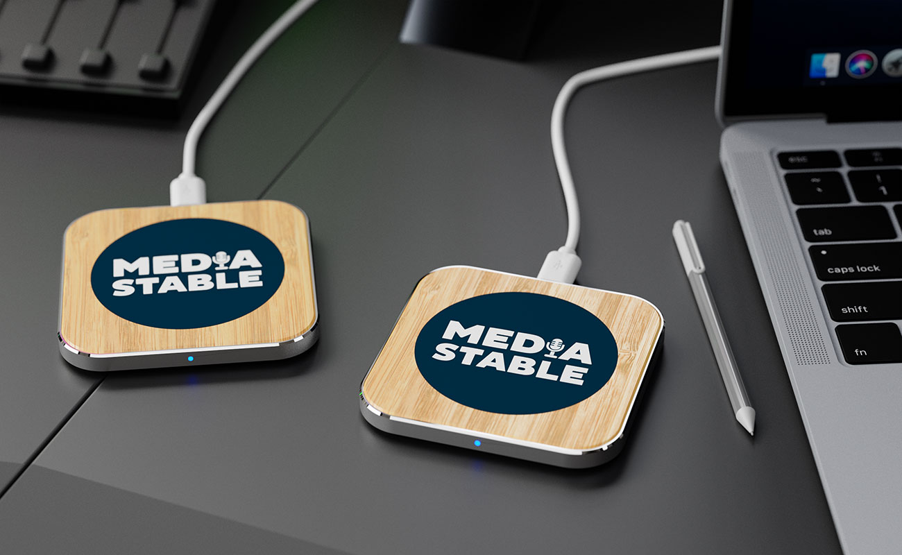 Savanna - Egentilpasset trådløs lader i bambus gallery thumbnail